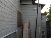 霧除け屋根、縁側、玄関屋根、額縁などは塗装し直しました。